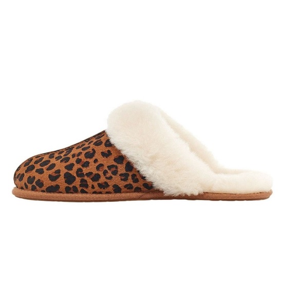 UGG Scuffette II Leopard Slippers - Picture 3 of 10